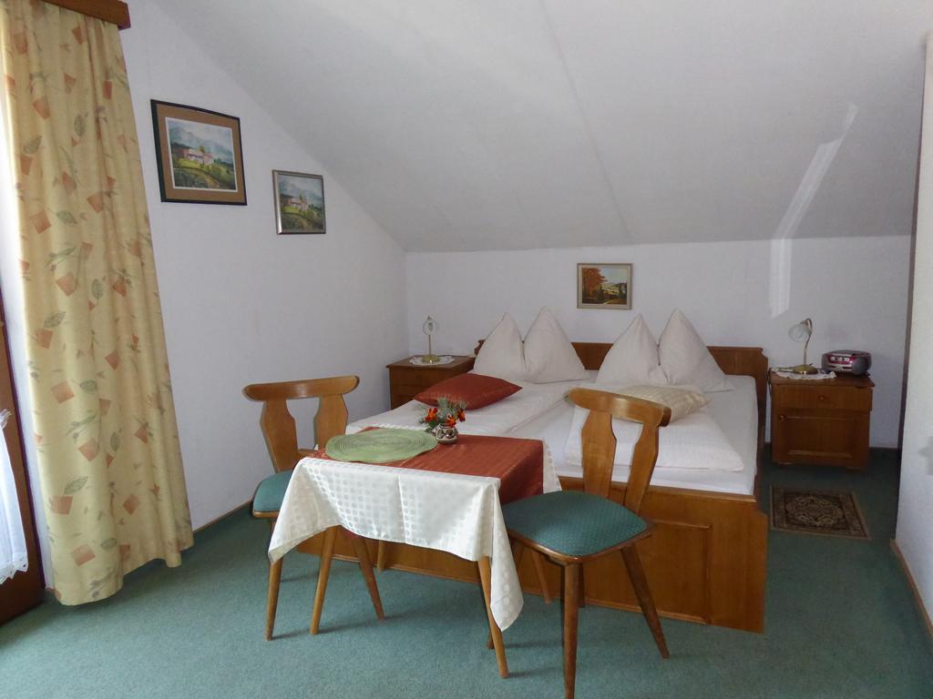Pension Leyrer Kotschach-Mauthen Bagian luar foto