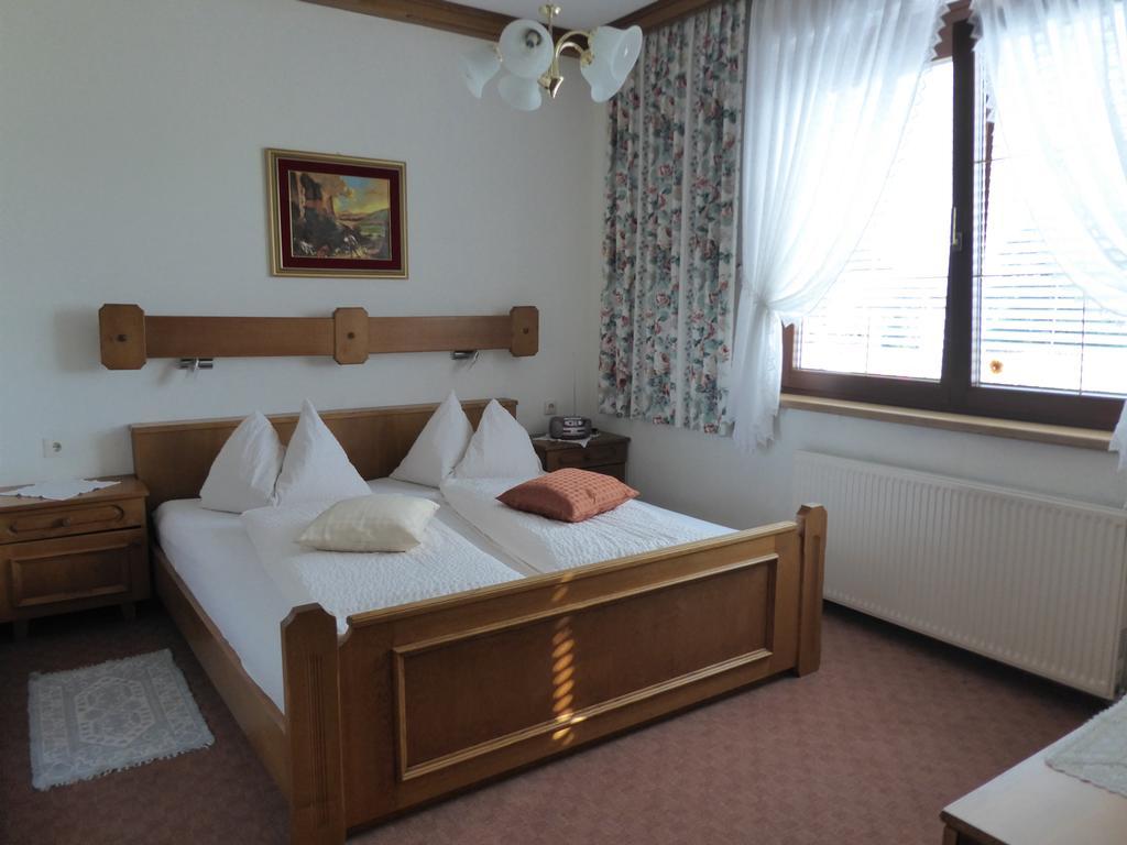 Pension Leyrer Kotschach-Mauthen Bagian luar foto